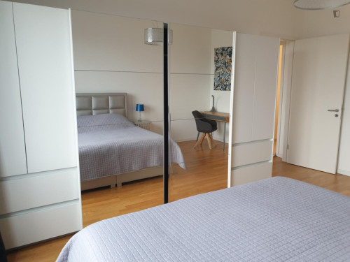 Bright 2 bedroom apartment in Tiergarten