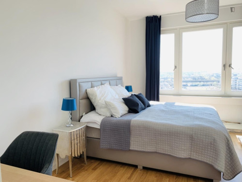 Bright 2 bedroom apartment in Tiergarten