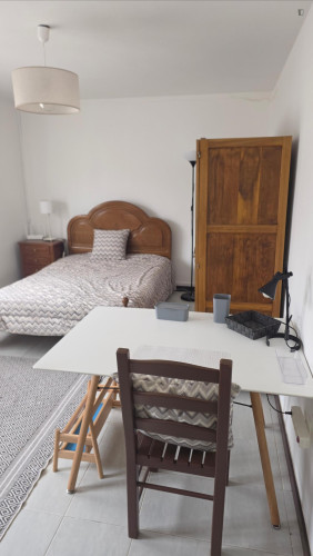 Captivating Double Bedroom close to University of Maia