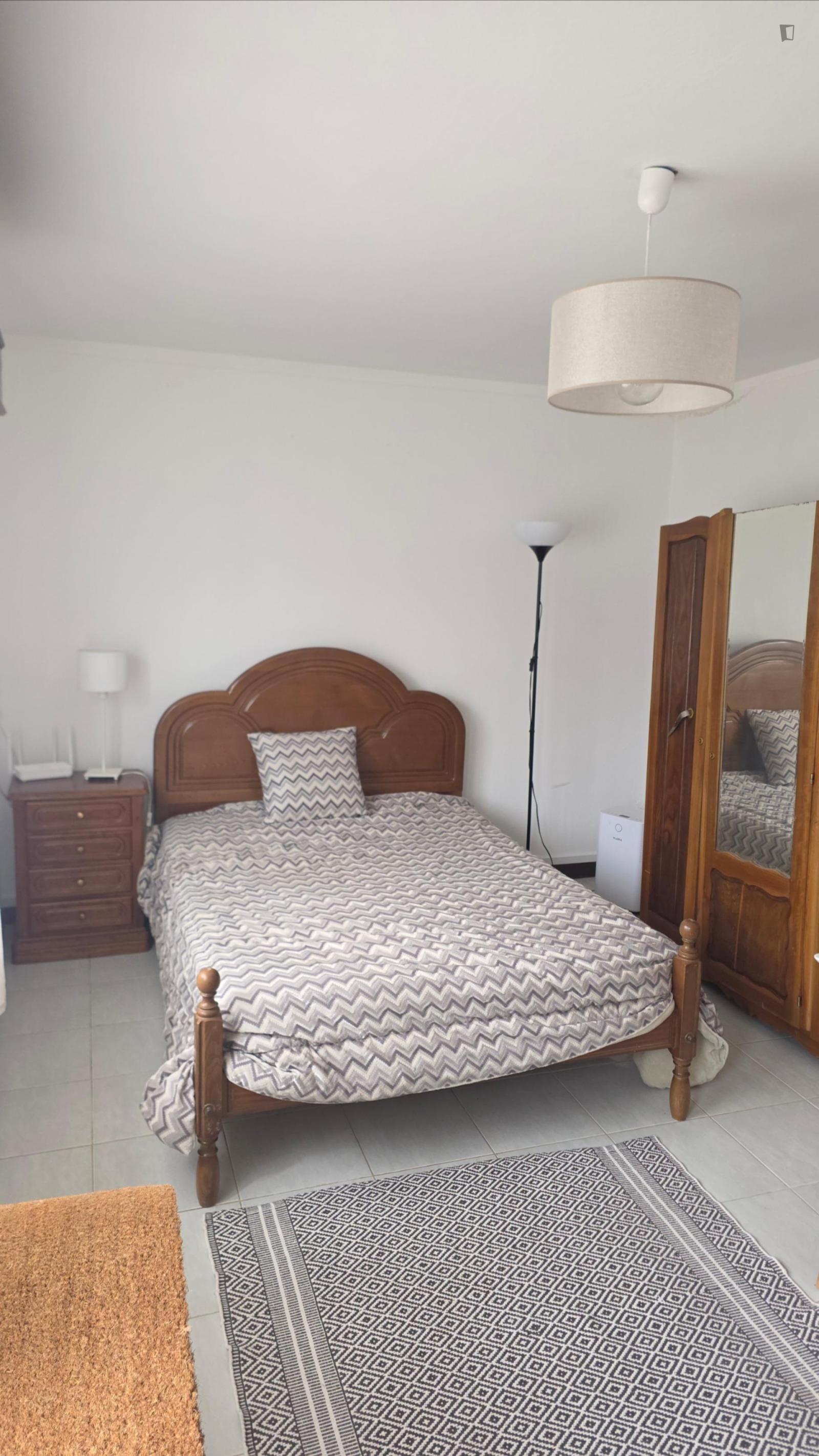 Captivating Double Bedroom Close To University Of Maia - Captivating Double Bedroom close to University of Maia - Gallery - 1