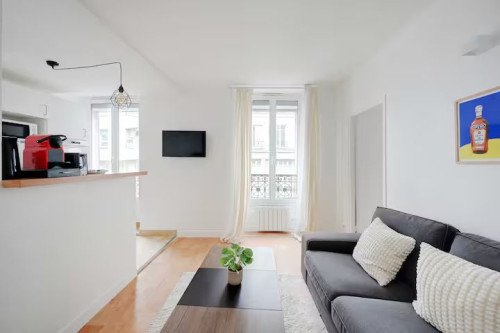 Elegant 32 m² apartment located in the heart of the Belleville district and not far from République