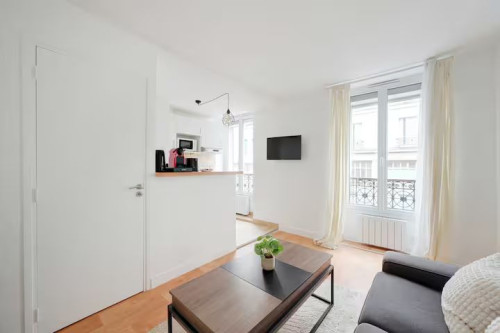 Elegant 32 m² apartment located in the heart of the Belleville district and not far from République