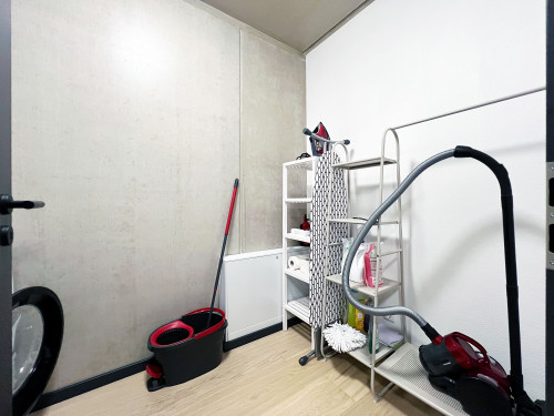 Modern new - build apartment with balcony near Bonn