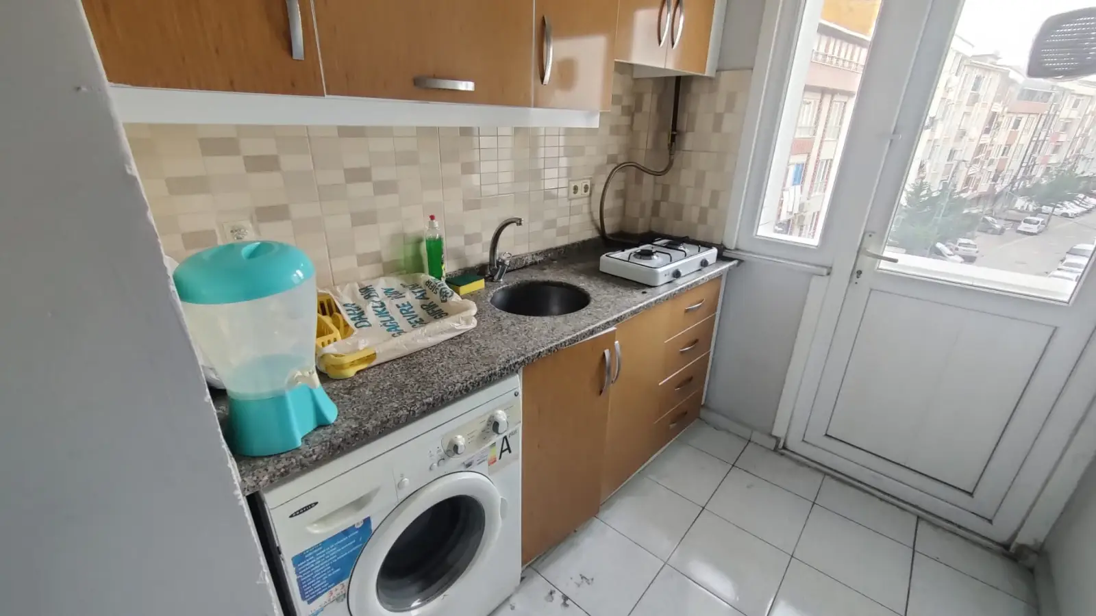 Room in a shared 4-bedroom apartment for rent in Istanbul, only females