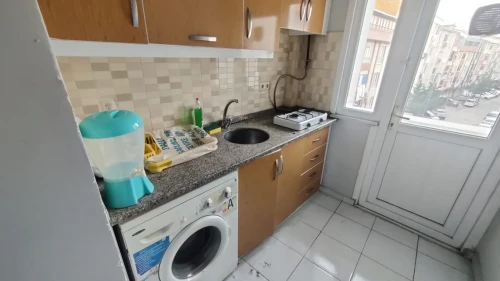 Room in a shared 4-bedroom apartment for rent in Istanbul, only females