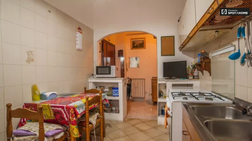 Room in a shared 3-bedroom apartment for rent in Tor Sapienza, bills included