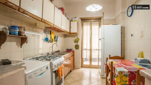 Room in a shared 3-bedroom apartment for rent in Tor Sapienza, bills included
