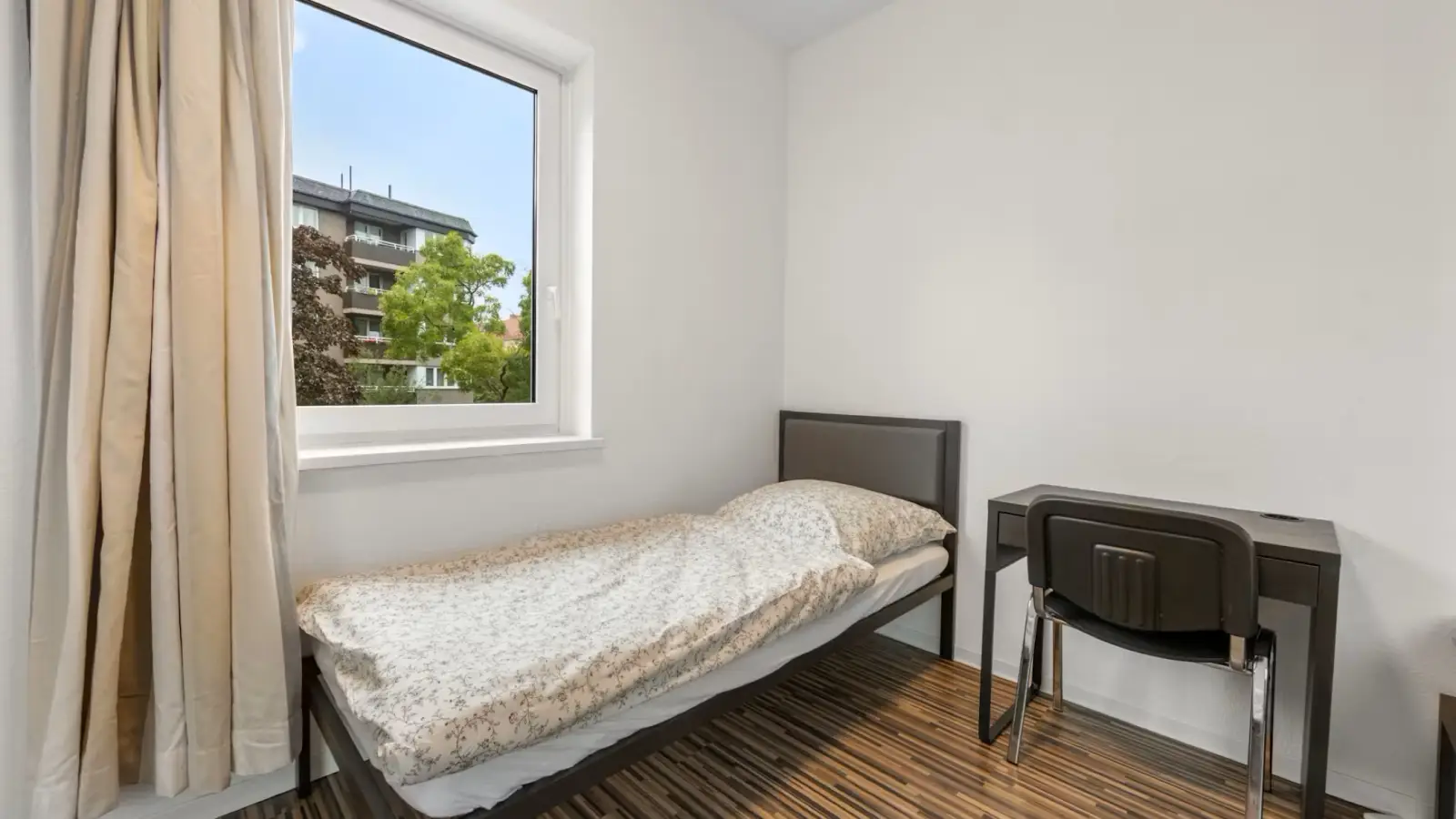 Bed for rent in a shared room, bed sheets included