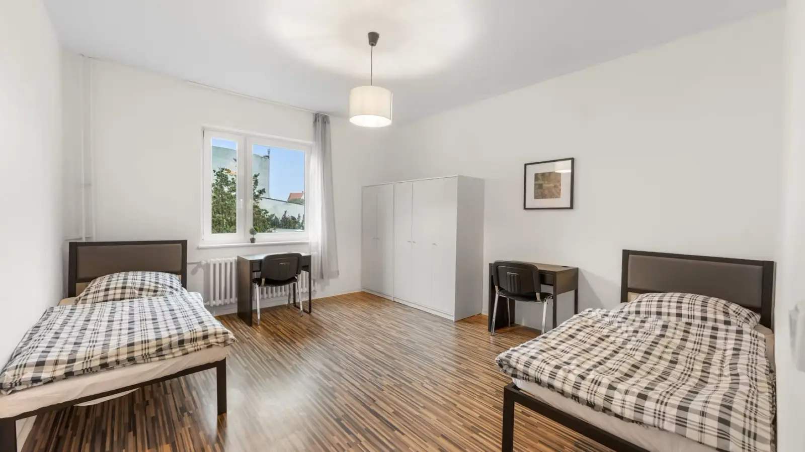 Bed for rent in a shared room, bed sheets included