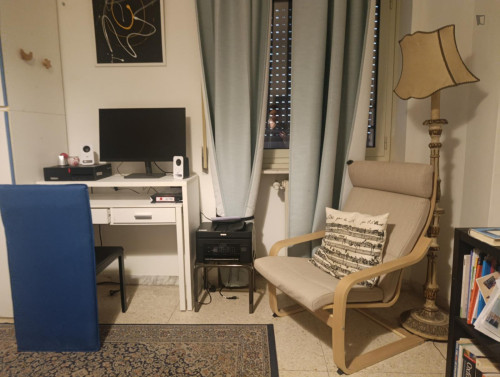 Single Bedroom in a Lovely Apartment near Gemelli