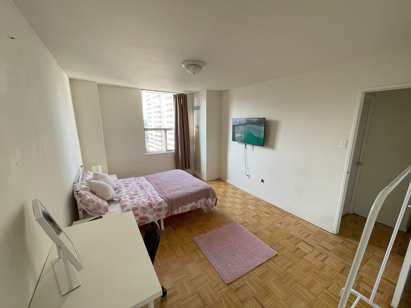  Single Room  -  140 Carlton Street  - Gallery -  1