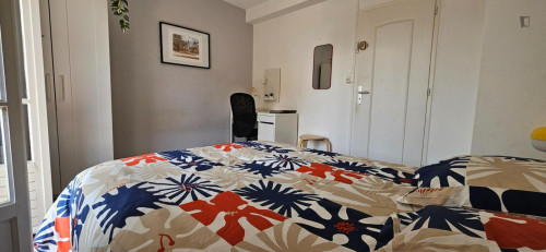 Bright double bedroom near Gratte Ciel metro