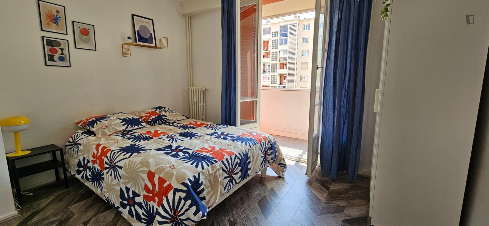 Bright Double Bedroom Near Gratte Ciel Metro - Bright double bedroom near Gratte Ciel metro - Gallery - 1