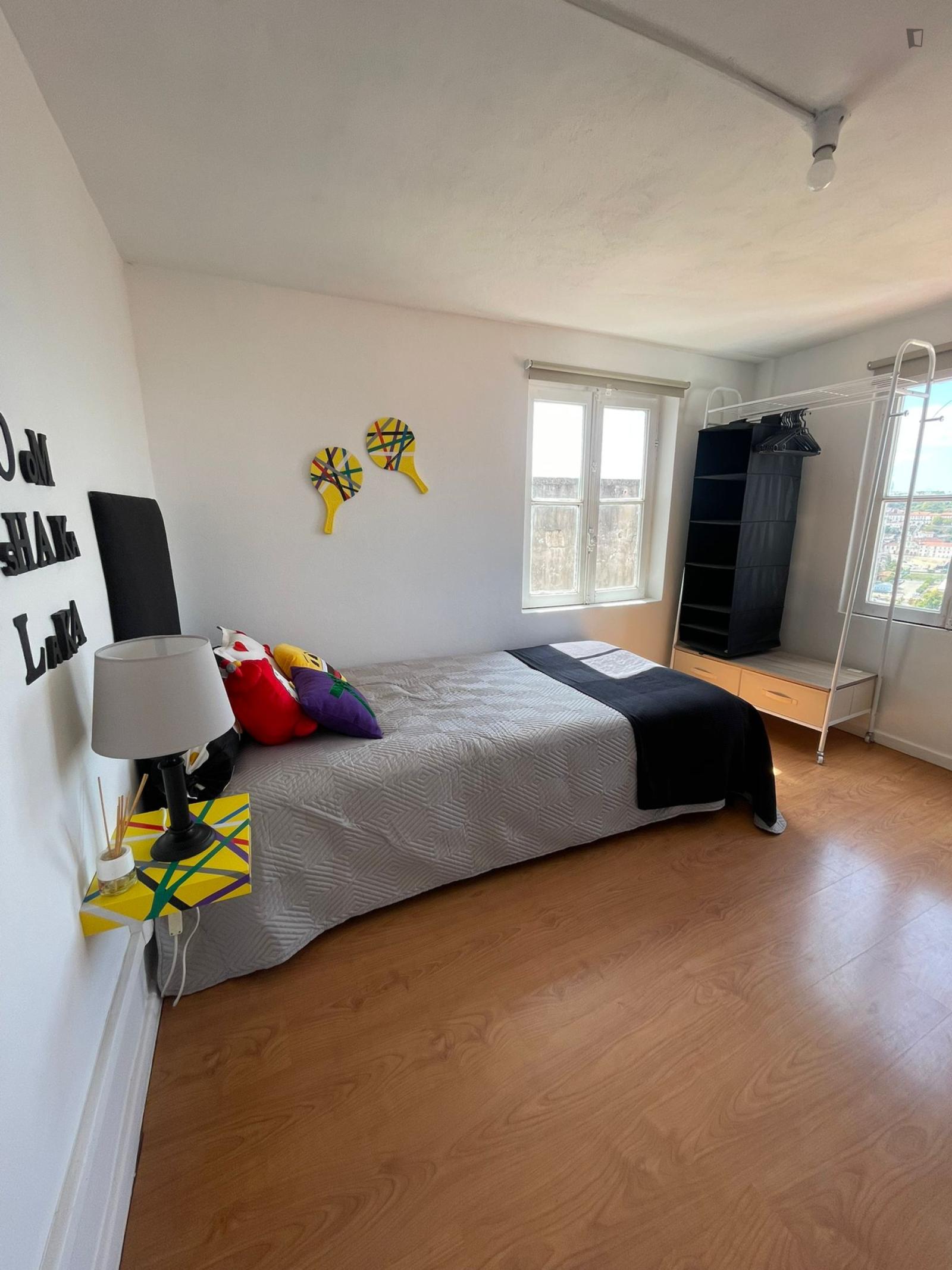 Inspiring Single Bedroom Close To Coimbra Train Station - Inspiring Single Bedroom close to Coimbra Train Station - Gallery - 1