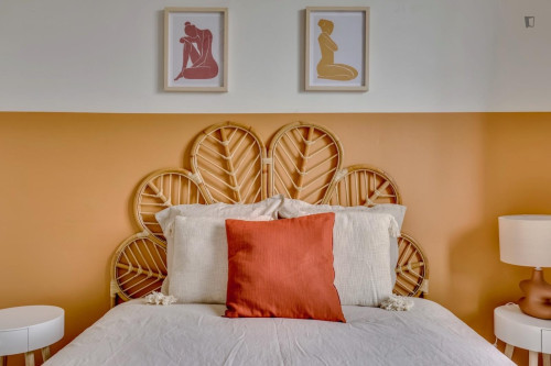 Chambre double, avec balcon, dans un appartement de 3 chambres