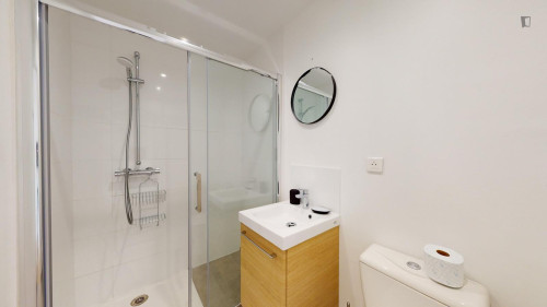 Single ensuite bedroom near Square Emmanuel Fleury