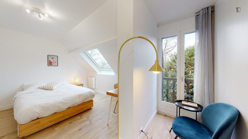 Single ensuite bedroom near Square Emmanuel Fleury