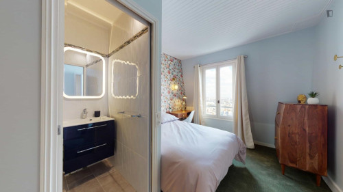 Neat and cosy double ensuite bedroom in Montmartre