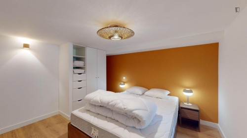 Appealing double ensuite bedroom in Minimes