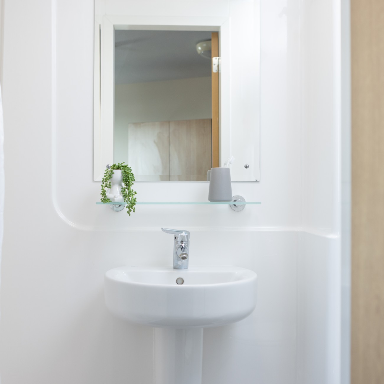 Standard En-Suite - Chesil House - Gallery - 5