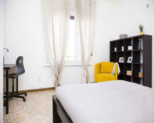 Inviting single bedroom in Portello