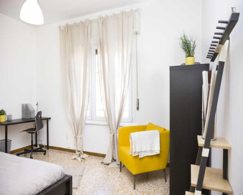 Inviting single bedroom in Portello