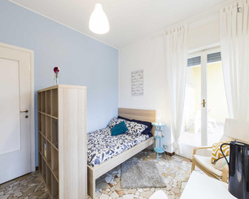 Comfy single bedroom with. a balcony, in the Porta Romana area