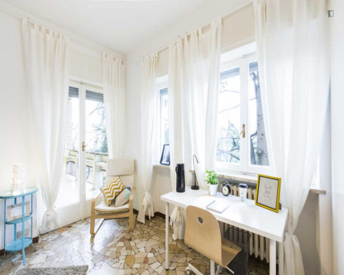 Comfy single bedroom with. a balcony, in the Porta Romana area