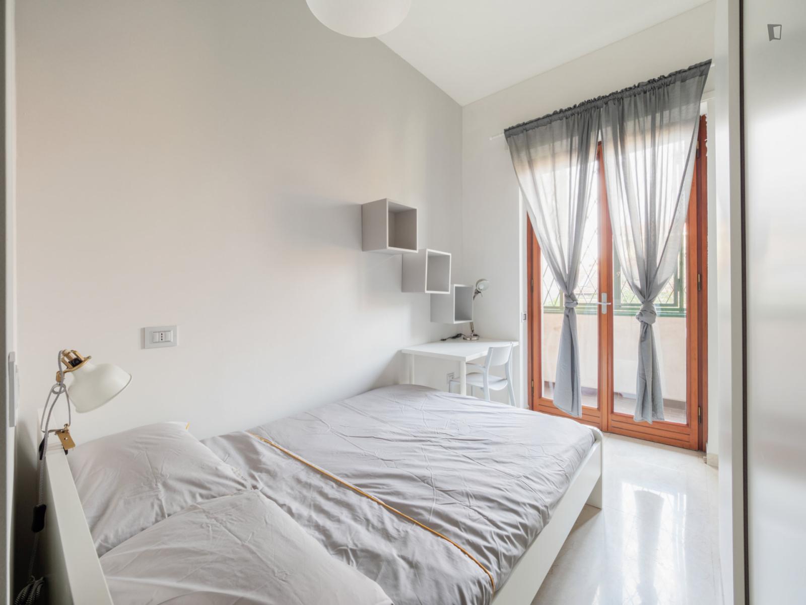 Tasteful Double Bedroom In Guastalla - Tasteful double bedroom in Guastalla - Gallery - 1