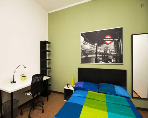 Comfy double bedroom near the California metro