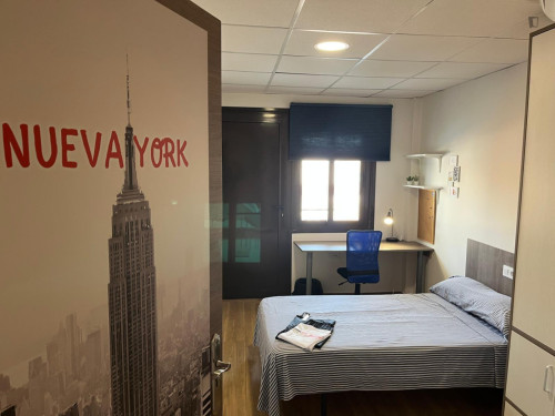 Cozy ensuite single bedroom very close to the university