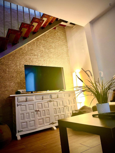 Cozy ensuite single bedroom very close to the university