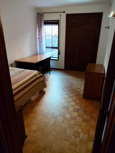 Nice bedroom in Coimbra