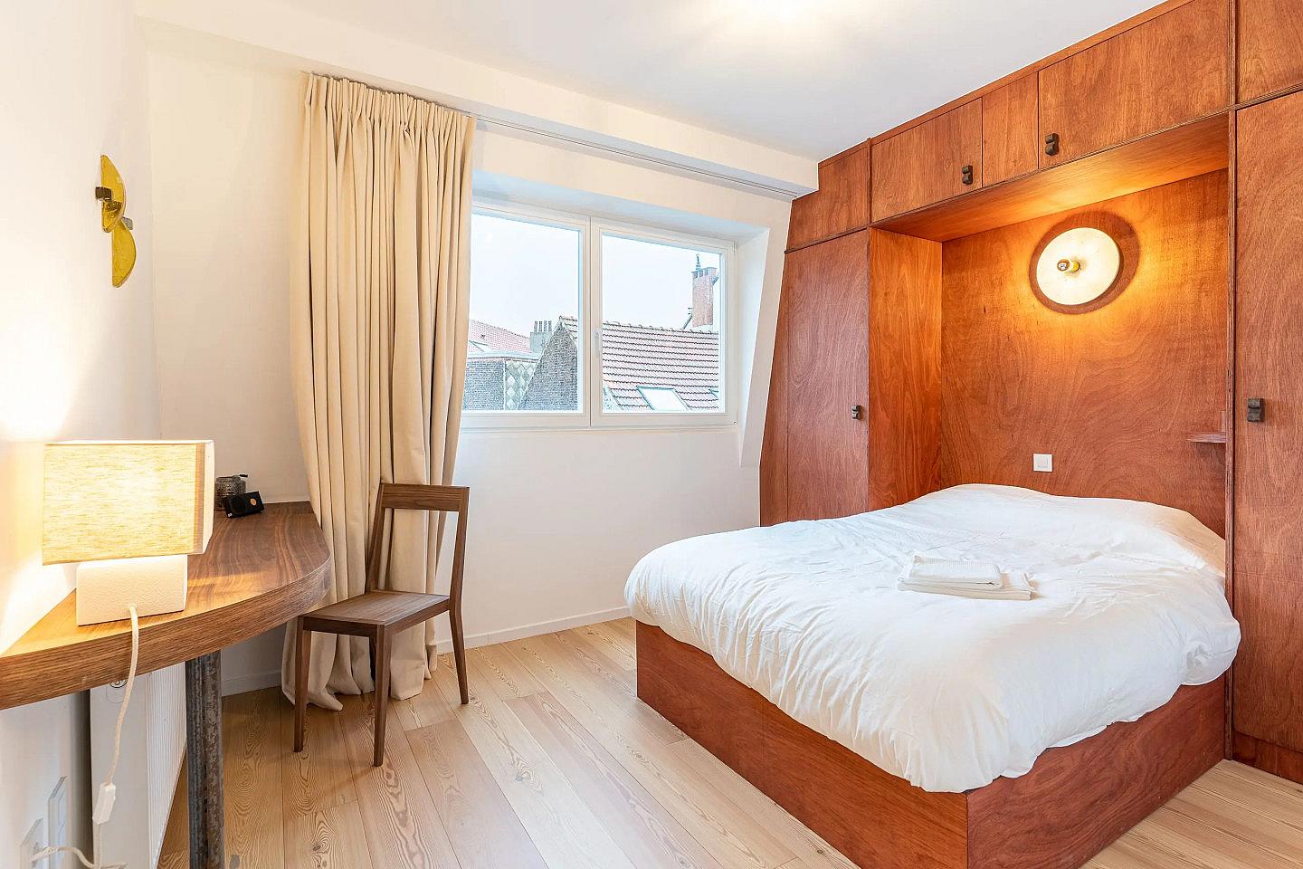 Room With Private Bathroom (shower, Sink) And Toilet - 1