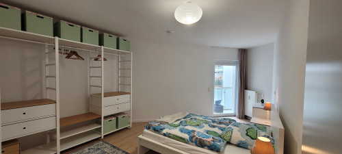 A Freshly Renovated Home: Modern 2-Bedroom Apartment in Berlin-Stralau