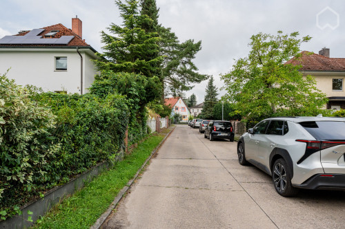 Modern furnished apartment in the old manor house of Berlin-Hermsdorf with a beautiful spacious balcony