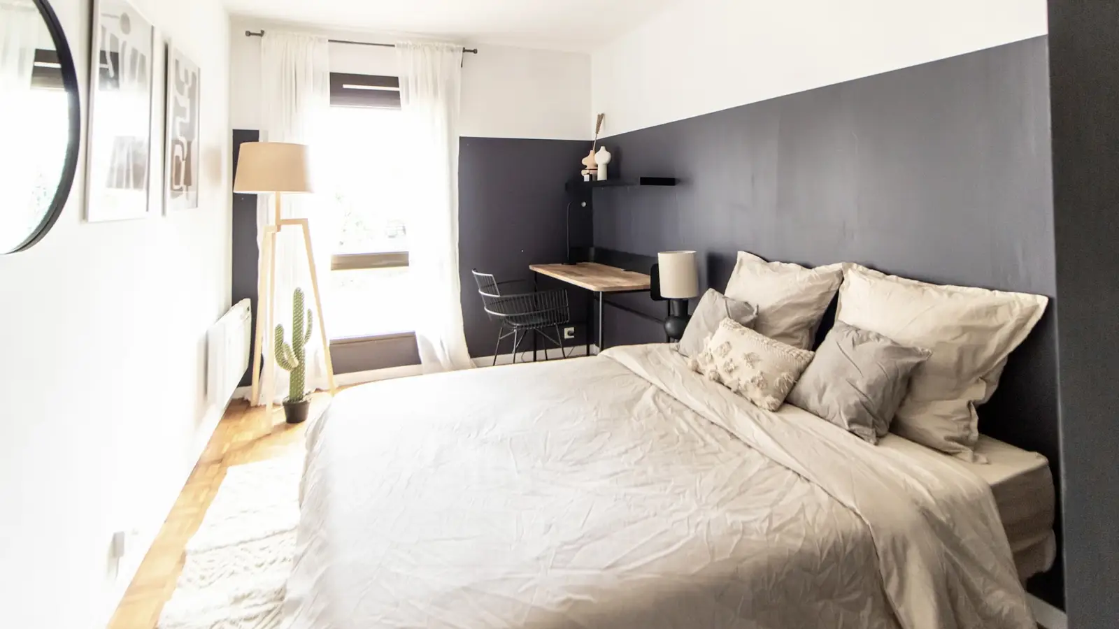 Room in a shared 5-bedroom apartment for rent in Suresnes, all bills included.
