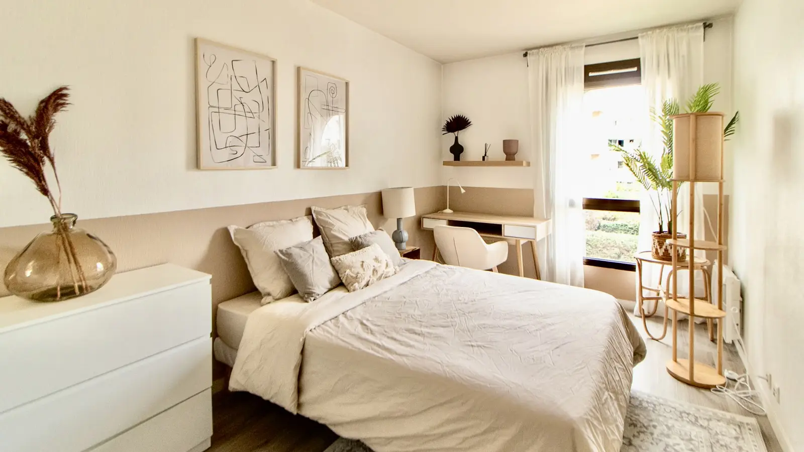 Bedroom 2 - Room in a shared 5-bedroom apartment for rent in Suresnes, all bills included. - Gallery - 7