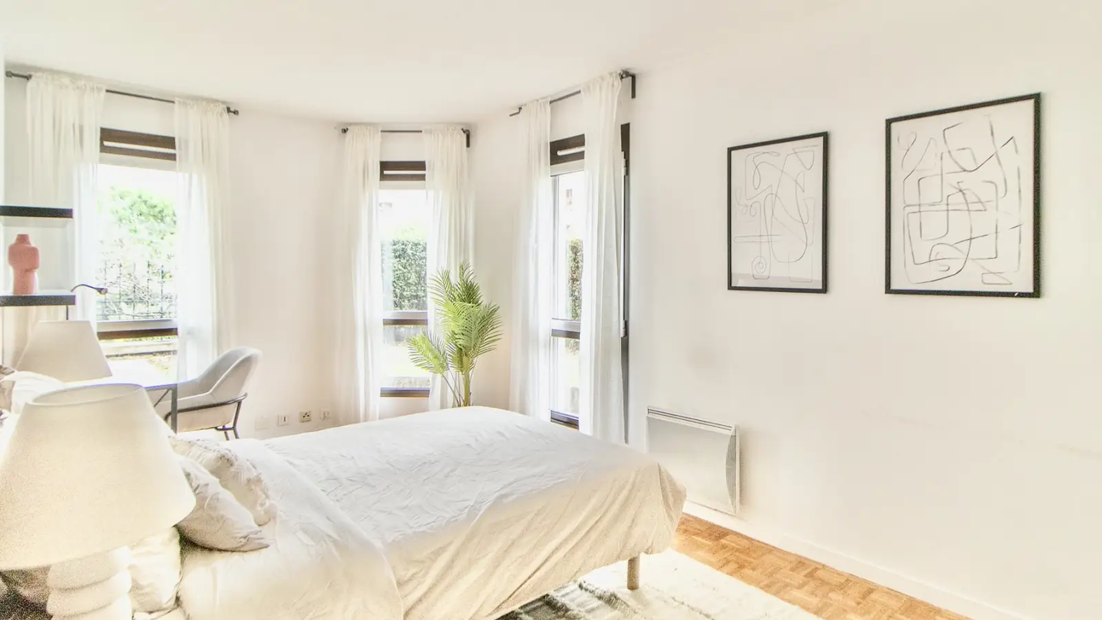 Bedroom 2 - Room in a shared 5-bedroom apartment for rent in Suresnes, all bills included. - Gallery - 8