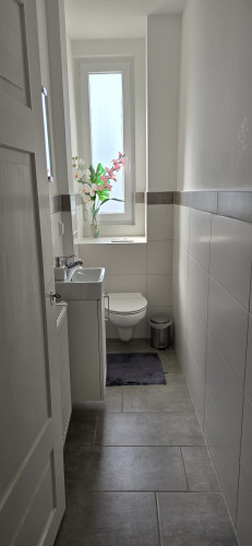 Beautiful 2-bedroom apartment with a kitchen and a bathroom with natural light  - Gallery -  5