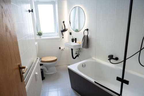 Elegant City Apartment in Damenviertel • Walk Everywhere - Gallery - 25