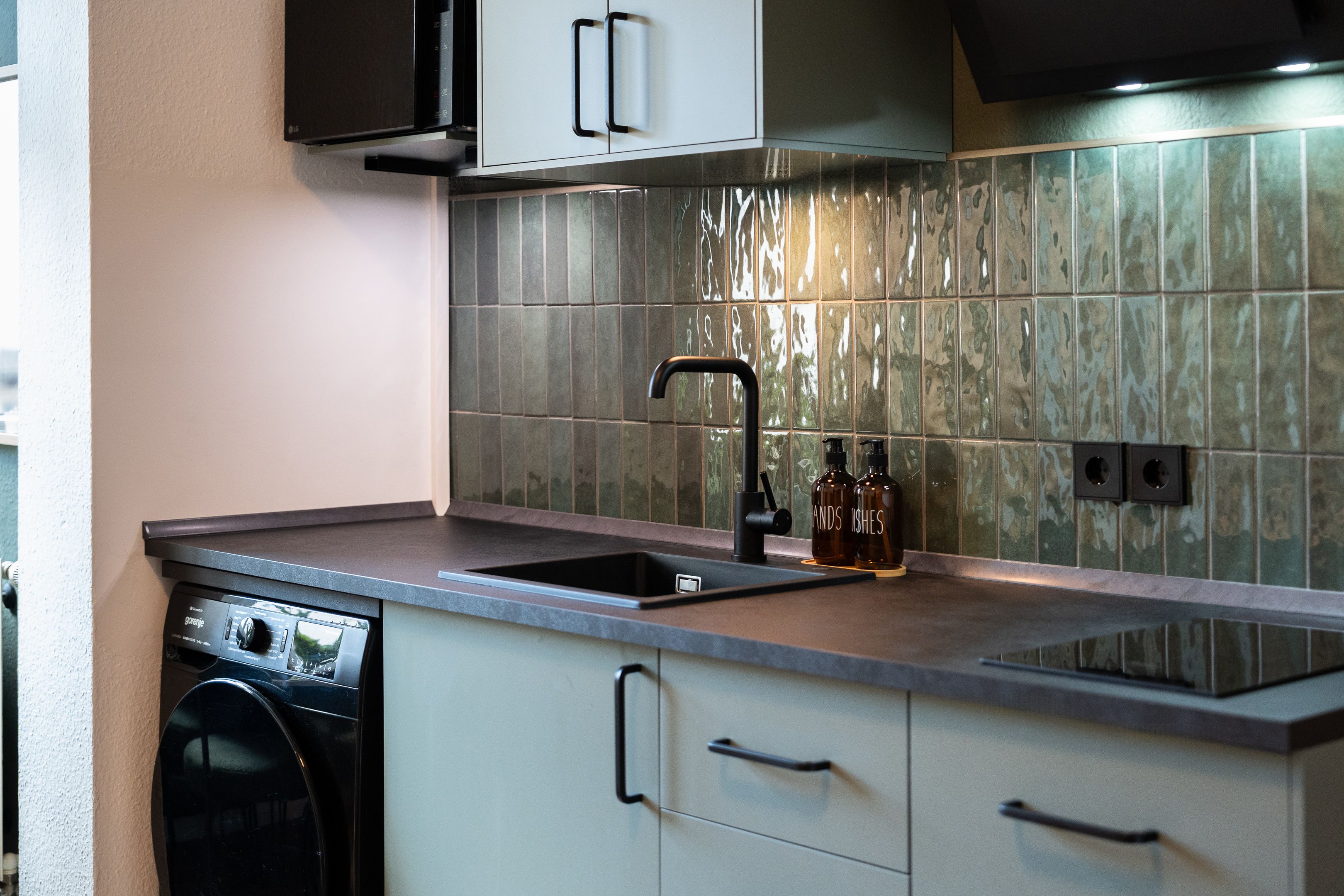 Elegant City Apartment In Damenviertel • Walk Everywhere - Elegant City Apartment in Damenviertel • Walk Everywhere - Gallery - 9