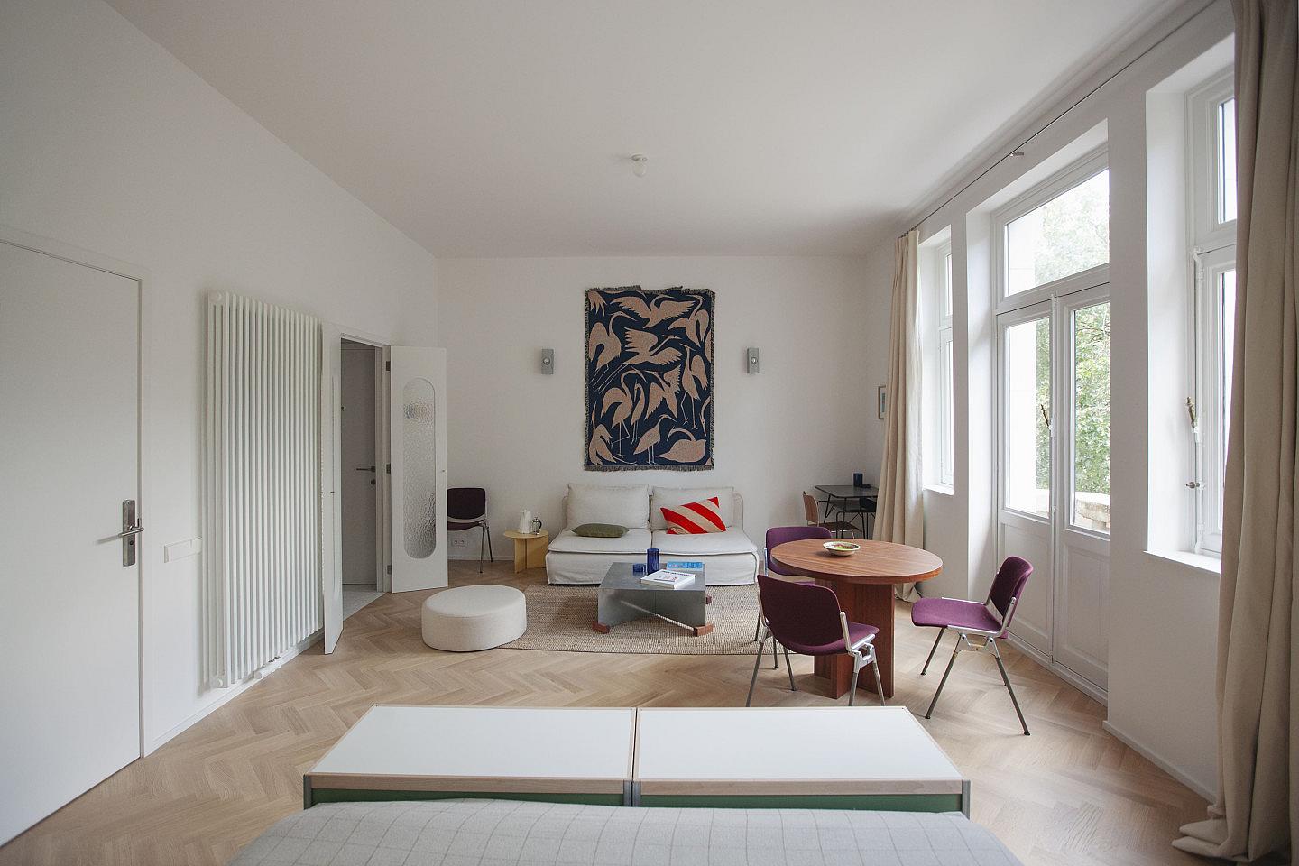 Suite 1 - 21