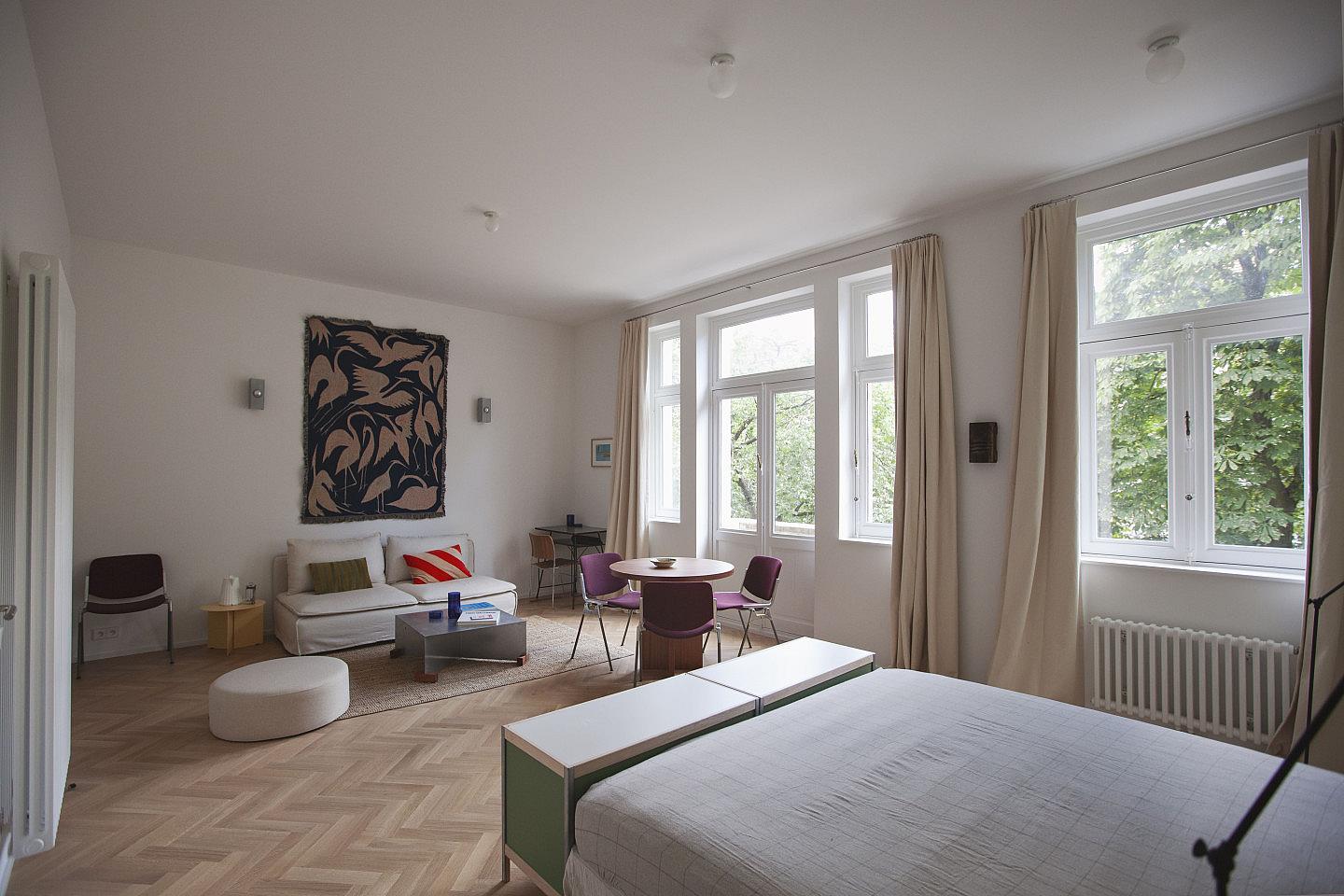 Suite 1 - 16