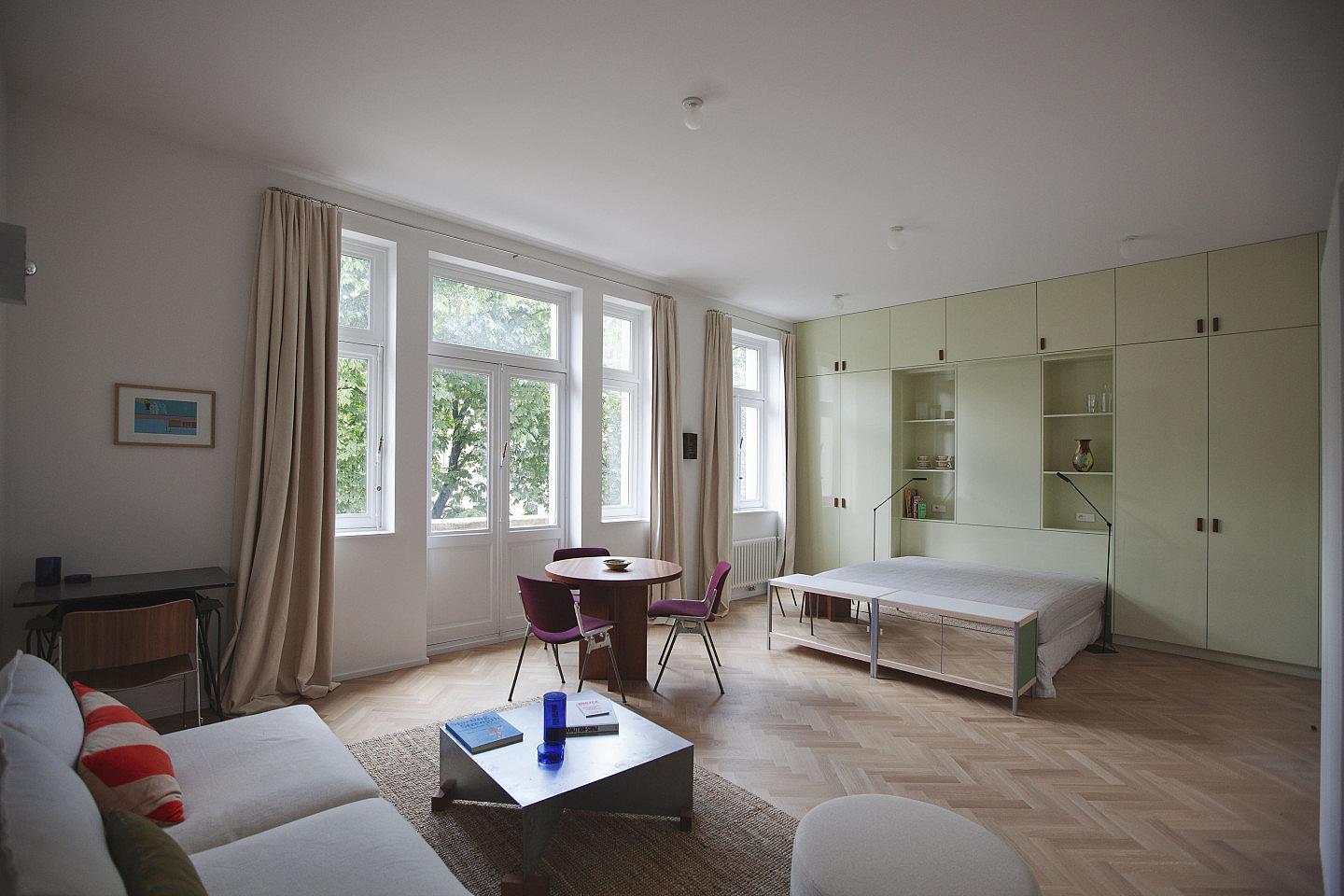 Suite 1 - 17