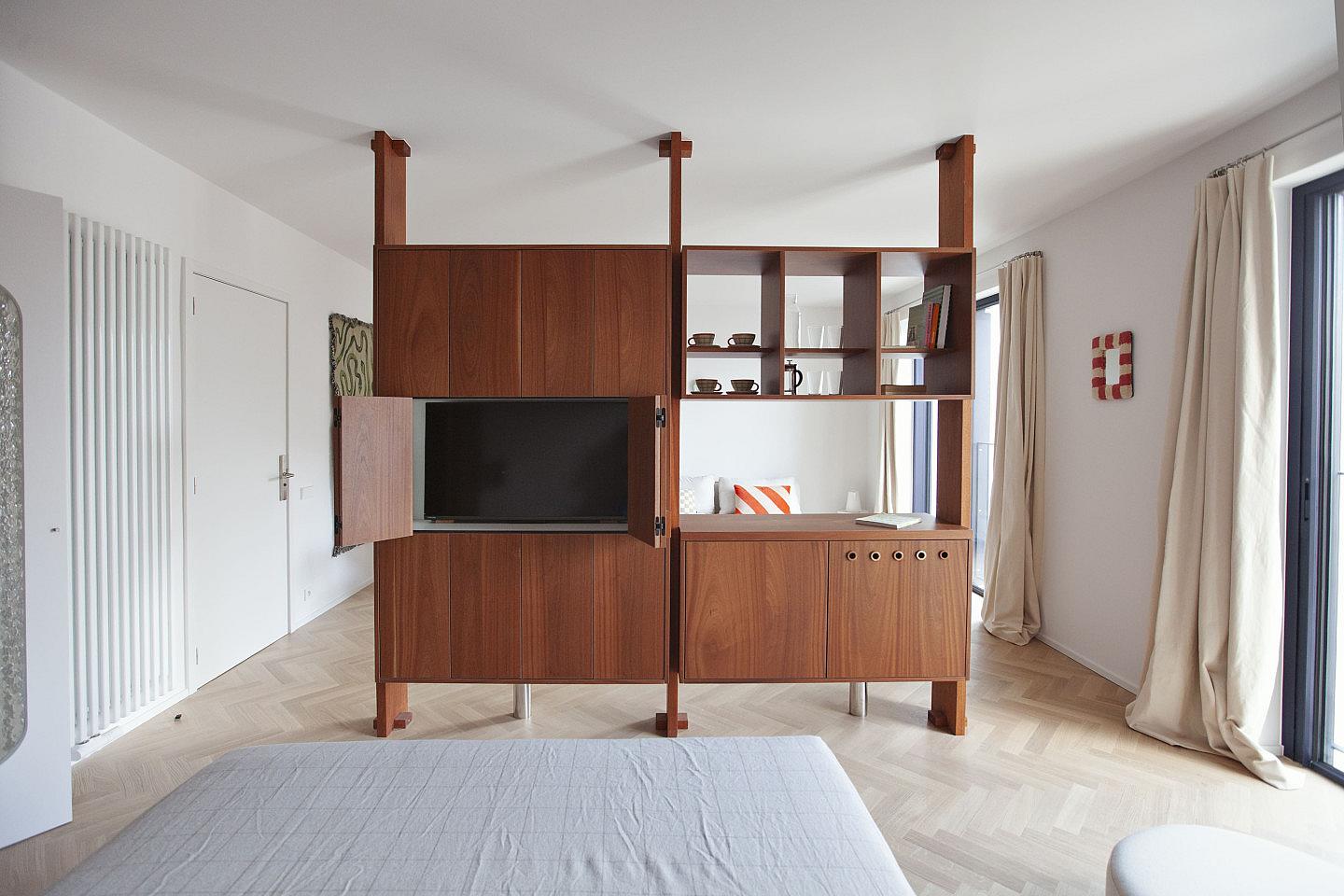 Suite 2 - 30