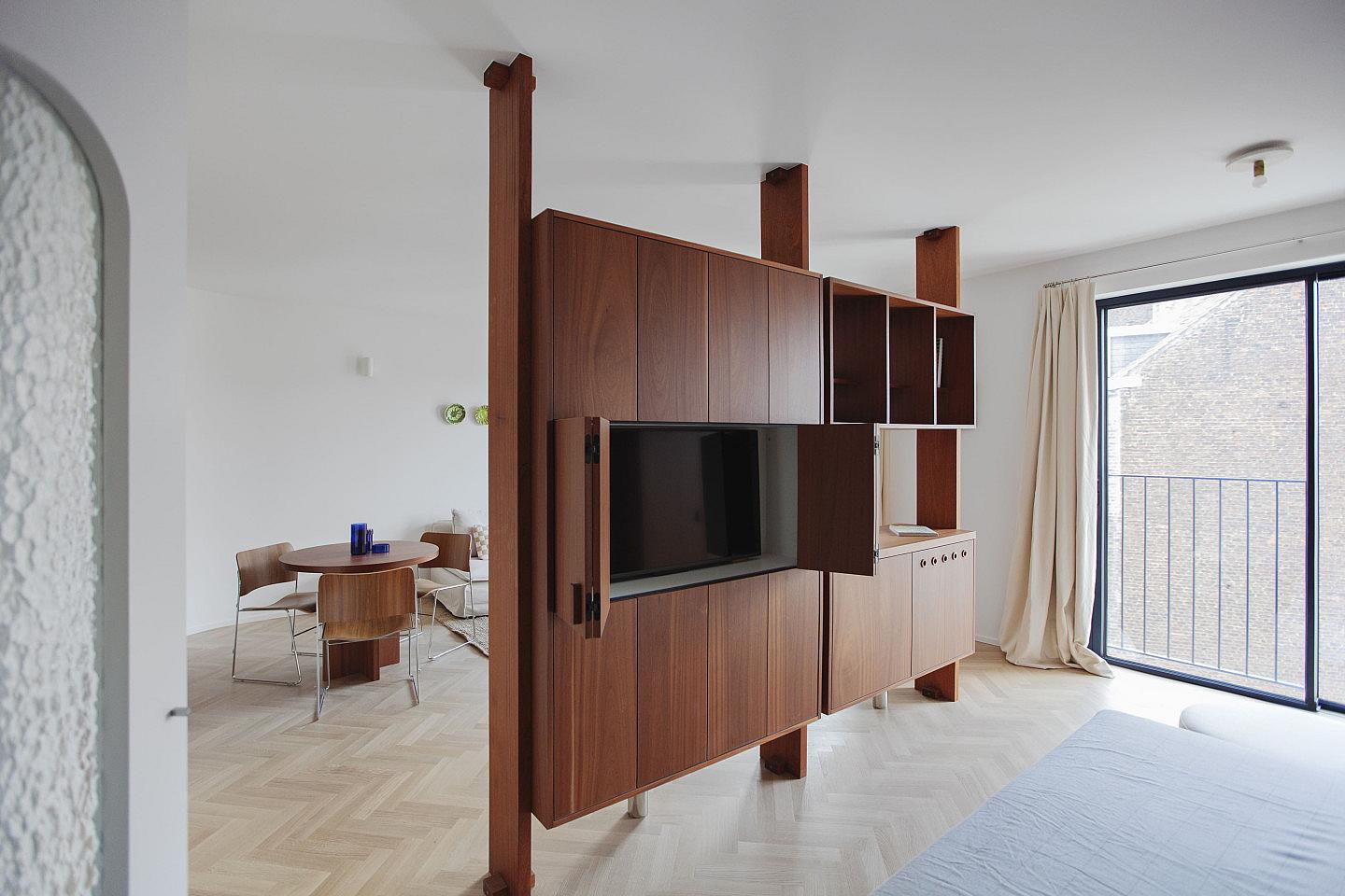 Suite 2 - 10