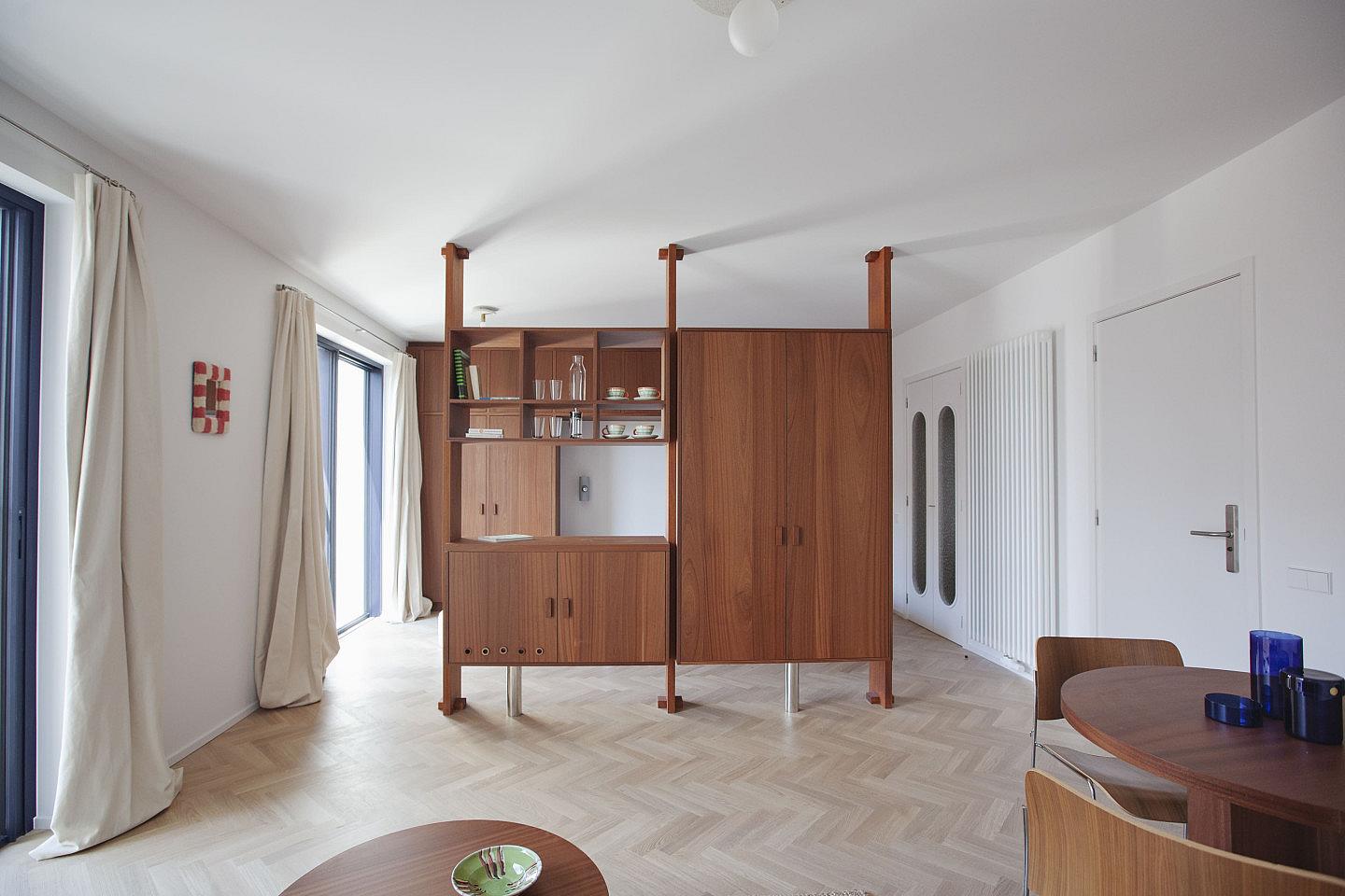 Suite 2 - 44