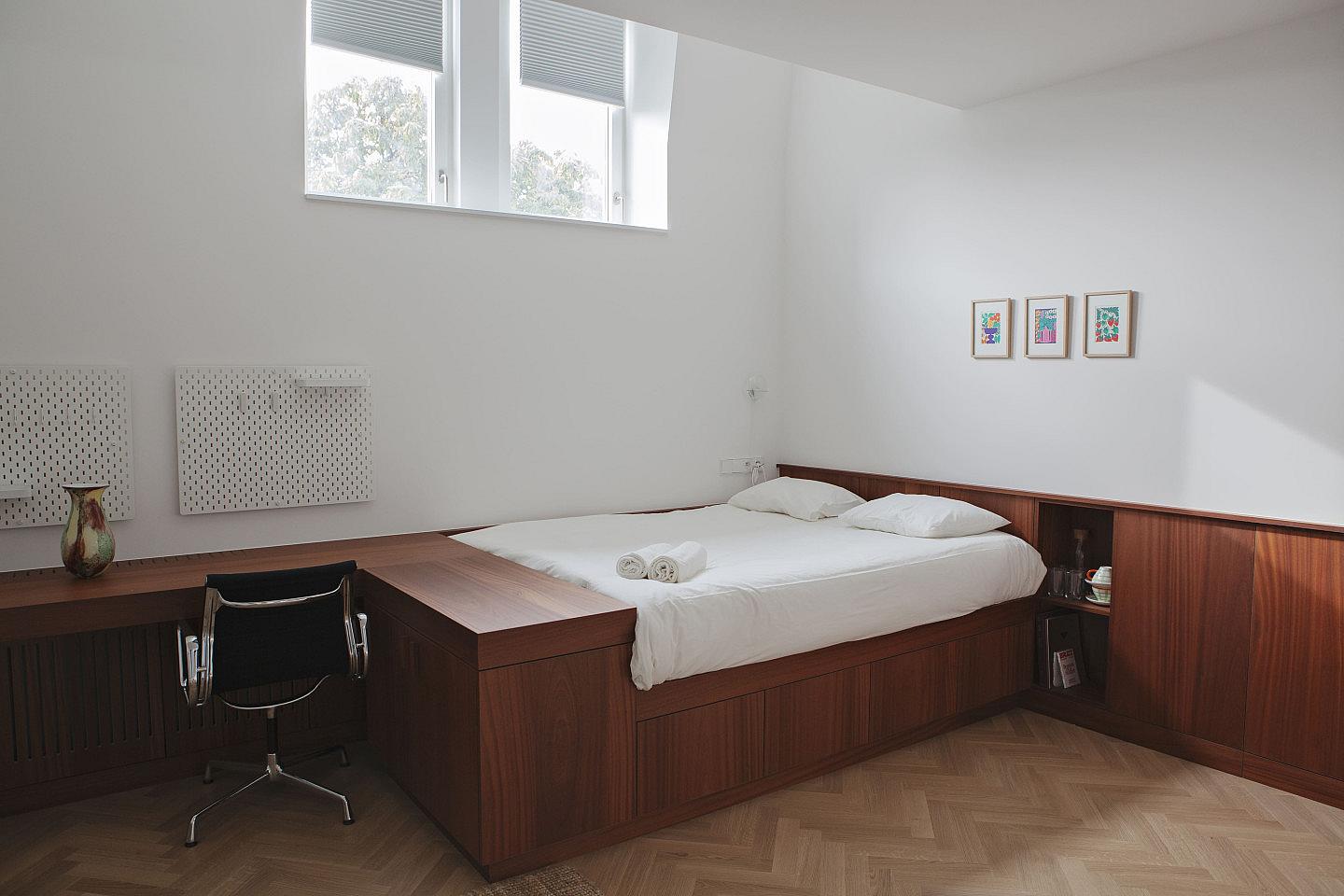Suite 3 - 11