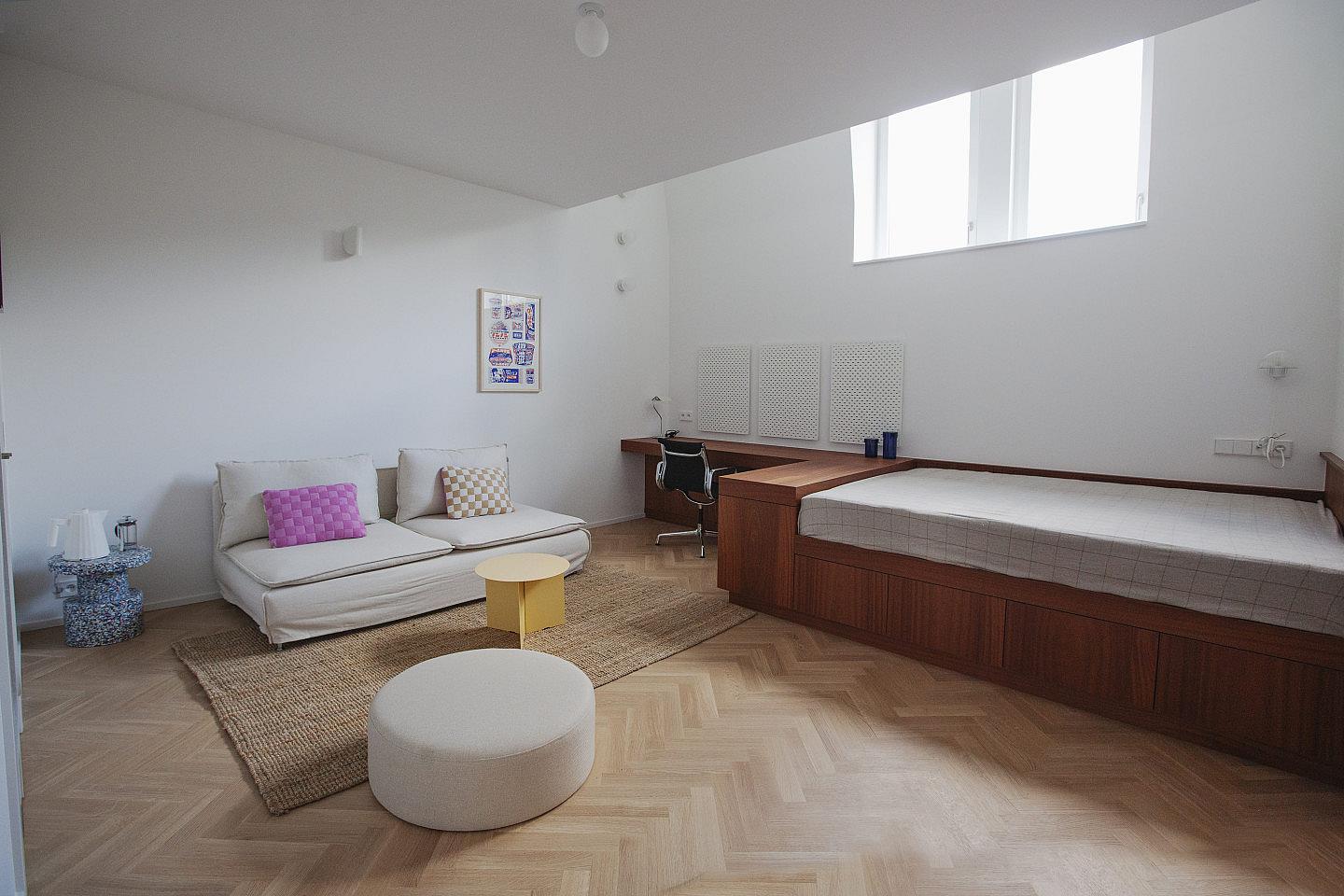 Suite 3 - 23